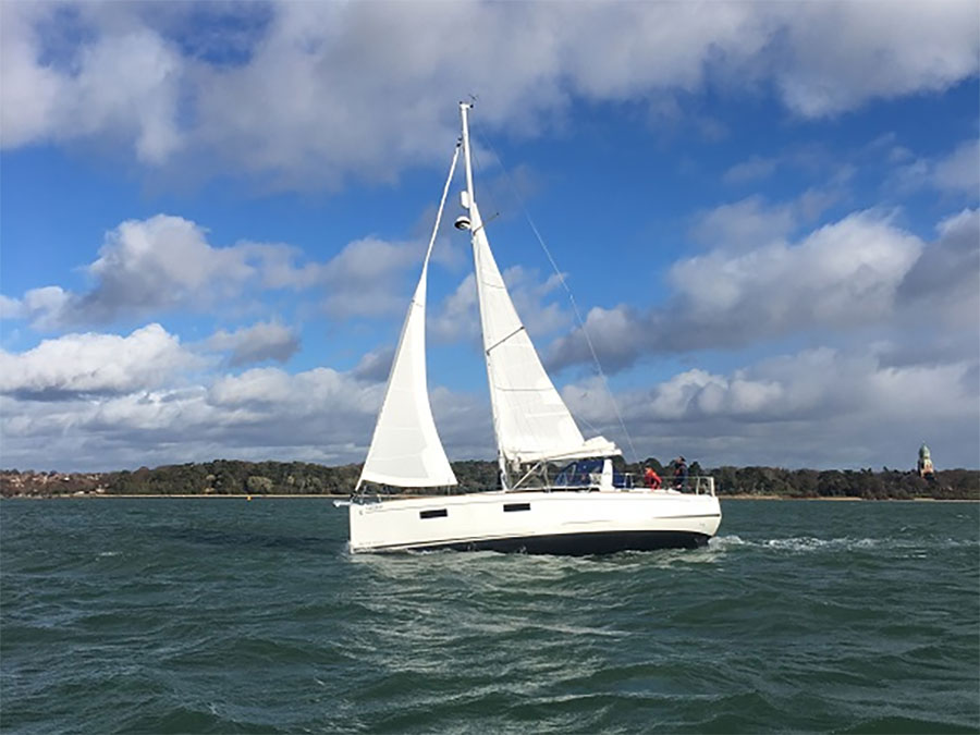 stunning sailing the solent